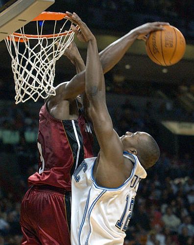 而这球更像 而这球更像